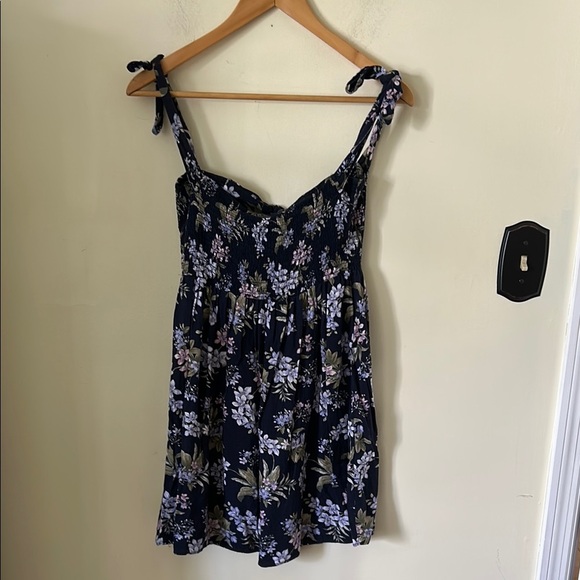 American Eagle Floral Navy Dress with Tie Straps and Button Front Size M - Picture 4 of 8
